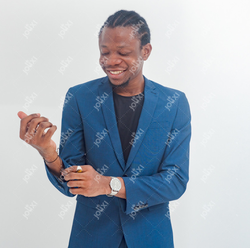 Jeune homme africain souriant en veste sur un fond blanc - Photo #4164 ...